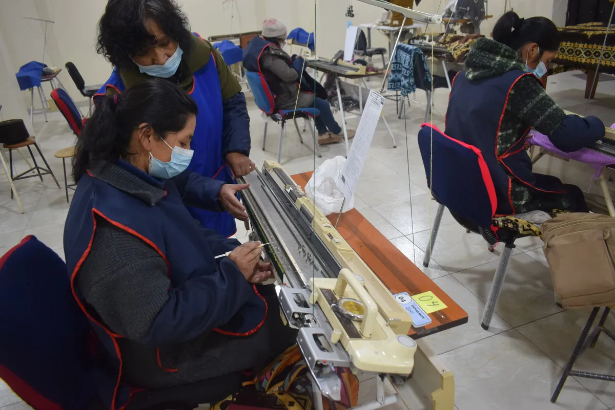 Producción de Tejeduría — Tejidos a Máquina — Carrera técnica CETPRO HZG Juliaca