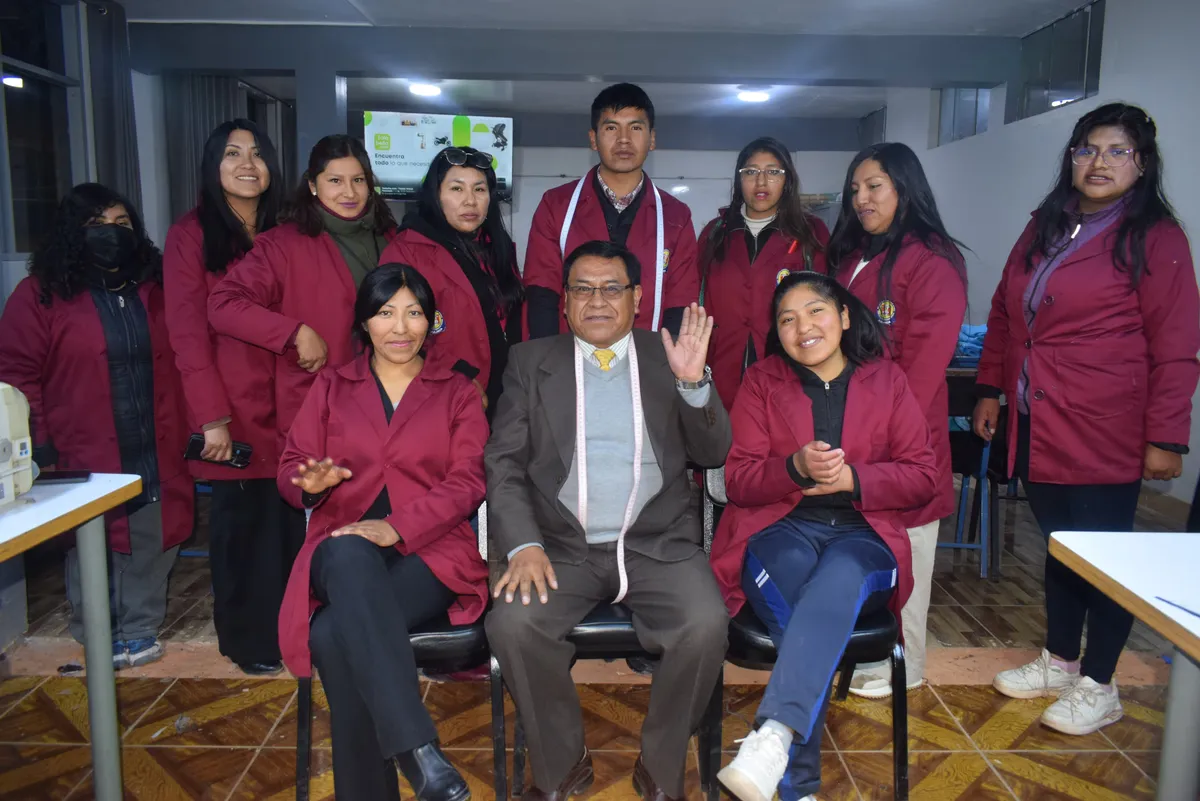 Corte y Ensamblaje — Industria del Vestido — Carrera técnica CETPRO HZG Juliaca